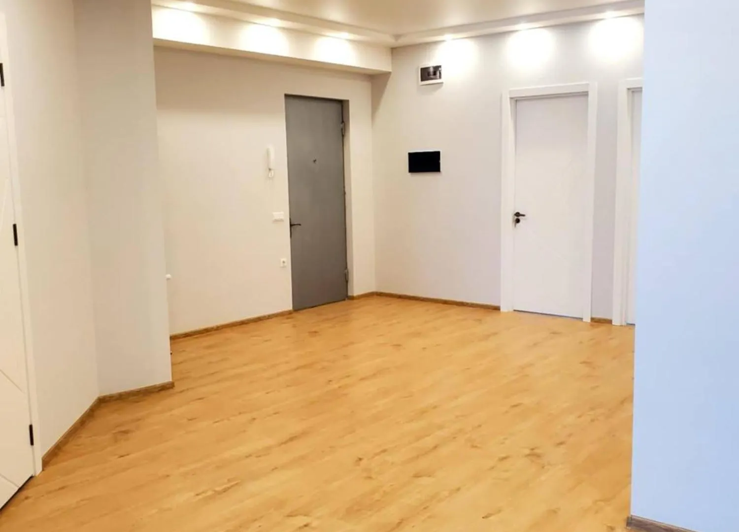 Appartement In Saakadze Tower ティビリシ アパート